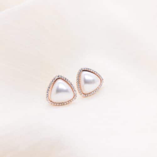 EMELIA PEARL EARRING