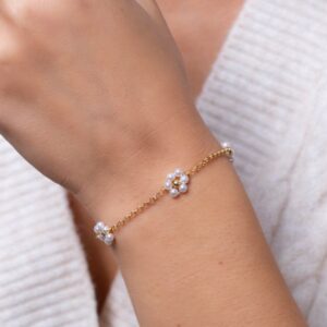 Daisy Pearls Bracelet
