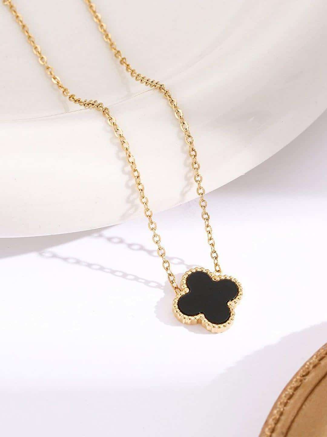 2026/06/122227.jpg Dainty Reversible Black Clover Necklace - Image 1